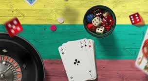 Giao diện slot nhiều cuộn với các tính năng Free Spin và Bonus trên mobile